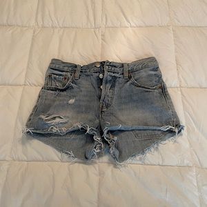 SOLD//Aritzia Levi’s 501 Shorts